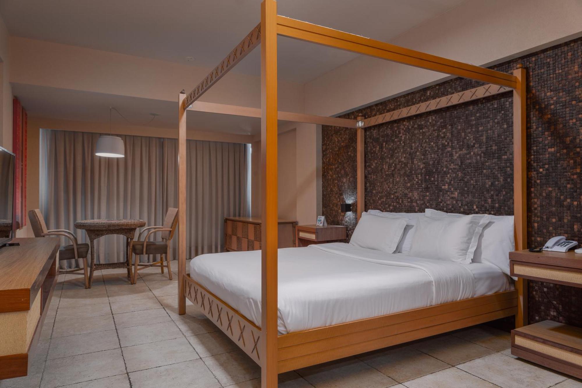 Ritz Lagoa Da Anta Hotel & Spa Масейо Экстерьер фото A room at the hotel