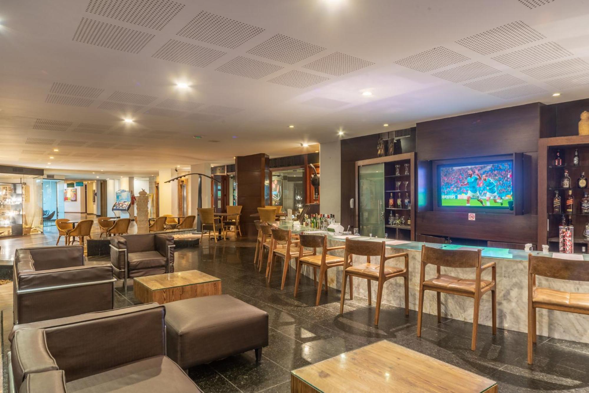 Ritz Lagoa Da Anta Hotel & Spa Масейо Экстерьер фото The lounge at the airport