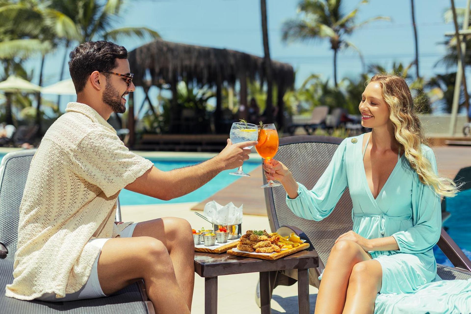 Ritz Lagoa Da Anta Hotel & Spa Масейо Экстерьер фото A couple drinking Aperol Spritz